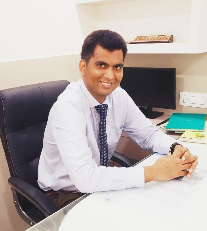 Dr. Sajid Shaikh, Specialist Prosthodontist and Implantologist at Smile 4U Family Dental Clinic, Kurla