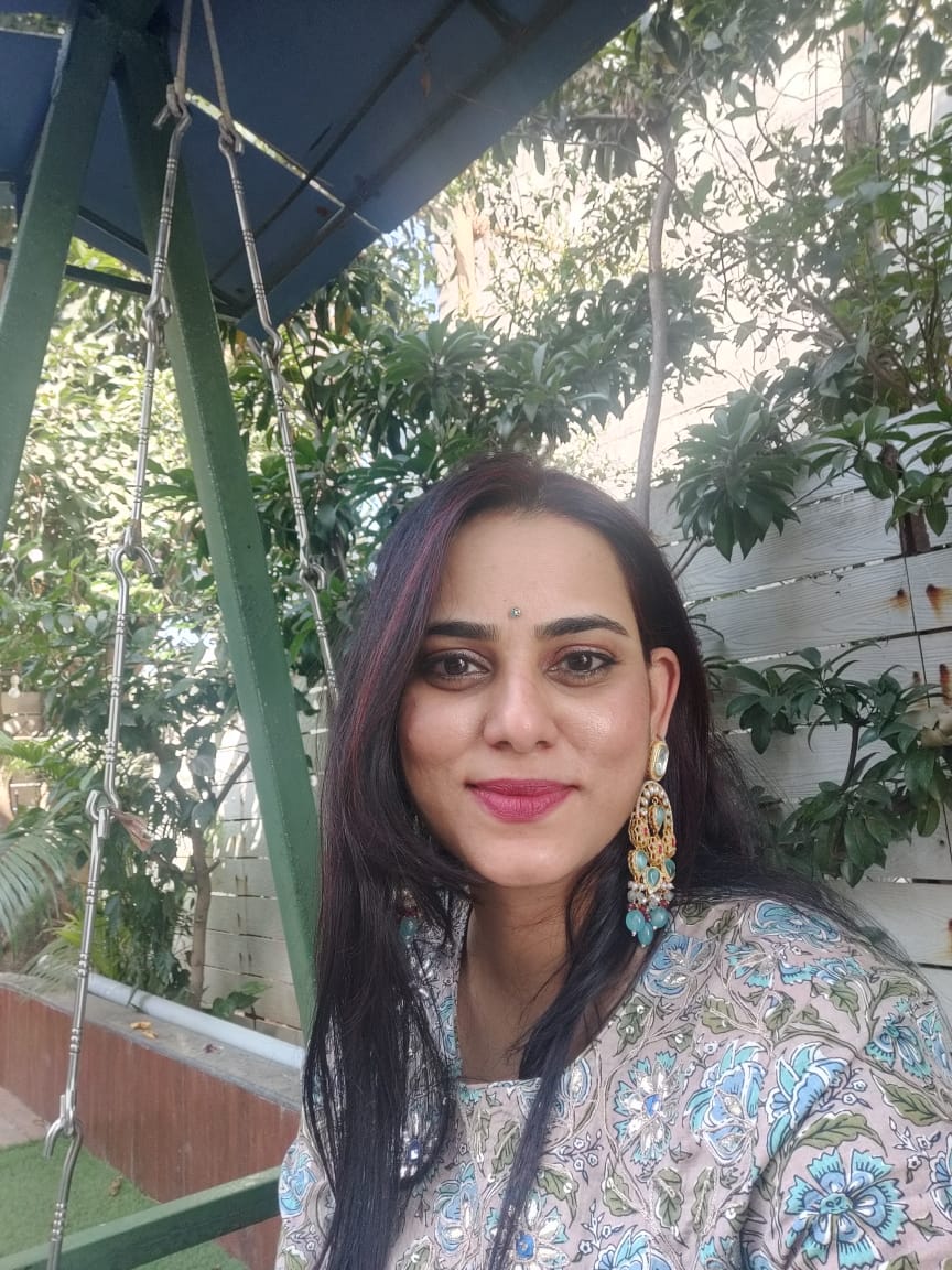Dr. Shabista Farooqui, Periodontist and Implantologist at Smile 4U Family Dental Clinic, Kurla